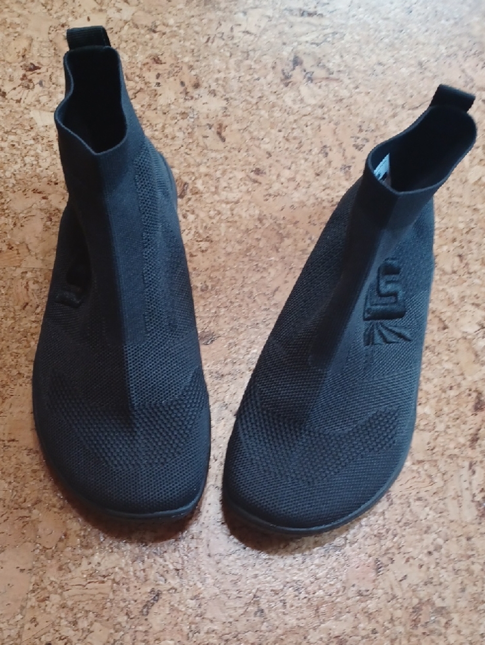 Otishi 2.0 Black Knit Gym Shoes Men's Size 8, Women's Size 9.5 NWOT